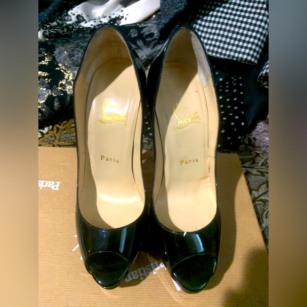Christian louboutin color black size 7